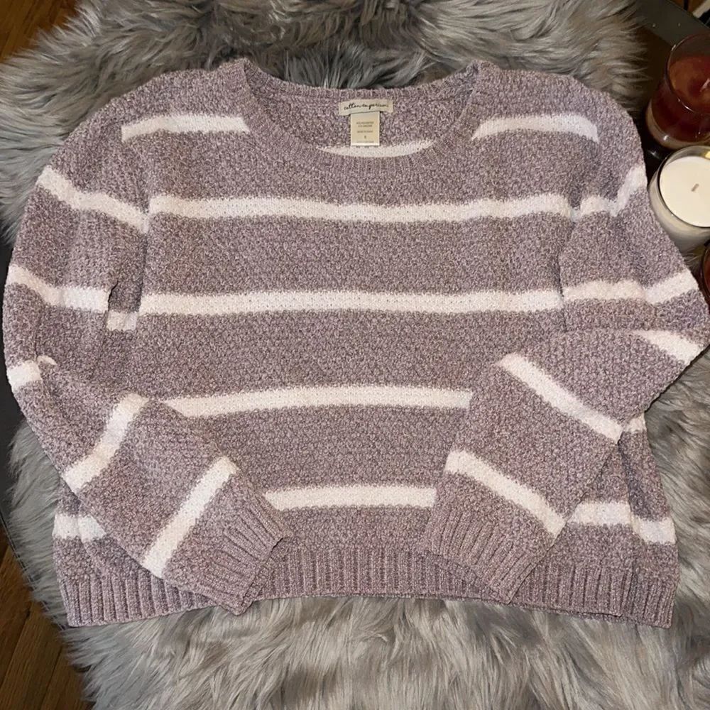 Lilac and White Sweater (Size Small)